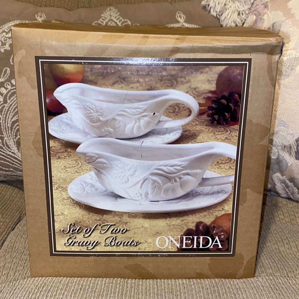 🦃 NWT Oneida Set of Two Gravy Boats